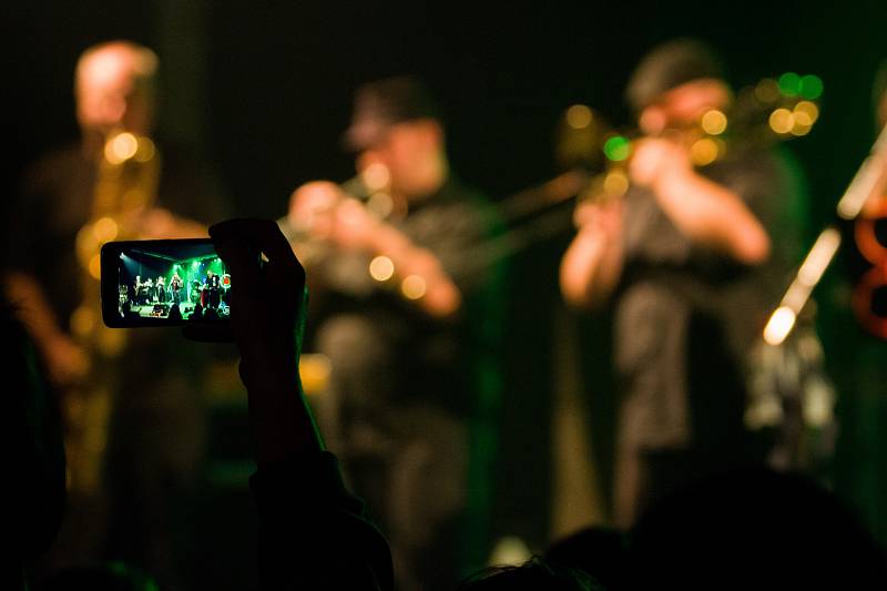 Skupina Sto zvířat naštívila jablonecký klub Woko v rámci svého turné Elephantour 2017