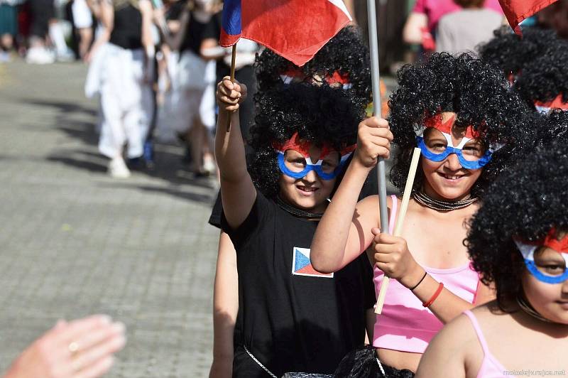 Smržovští školáci zahájili olympiádu, slavnostní nástup národních týmů nadchl.