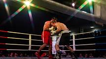 Galavečer bojových sportů, Iron Night Fight 3, proběhl 22. února v městské hale v Jablonci nad Nisou. Na snímku Marek Procházka (vpravo) a Sandro Jajanidze v kategorii profi box do 76 kilogramů.