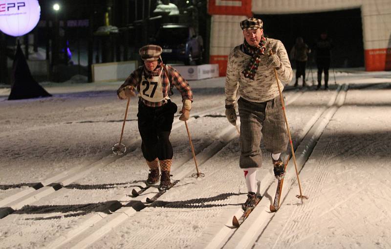 První den legendární Jizerské 50 zakončil závod historických lyžníků.
