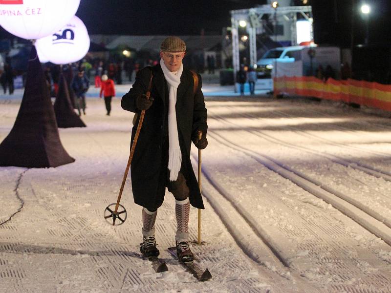 První den legendární Jizerské 50 zakončil závod historických lyžníků.