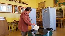 První voliči v Jablonci nad Nisou. 