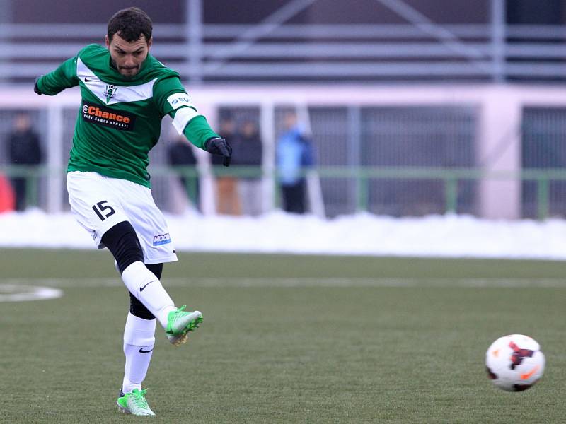 Fotbalisté Jablonce porazili Bohemians Praha 3:2. Na snímku střílí kapitán Jablonce Luboš Loučka.