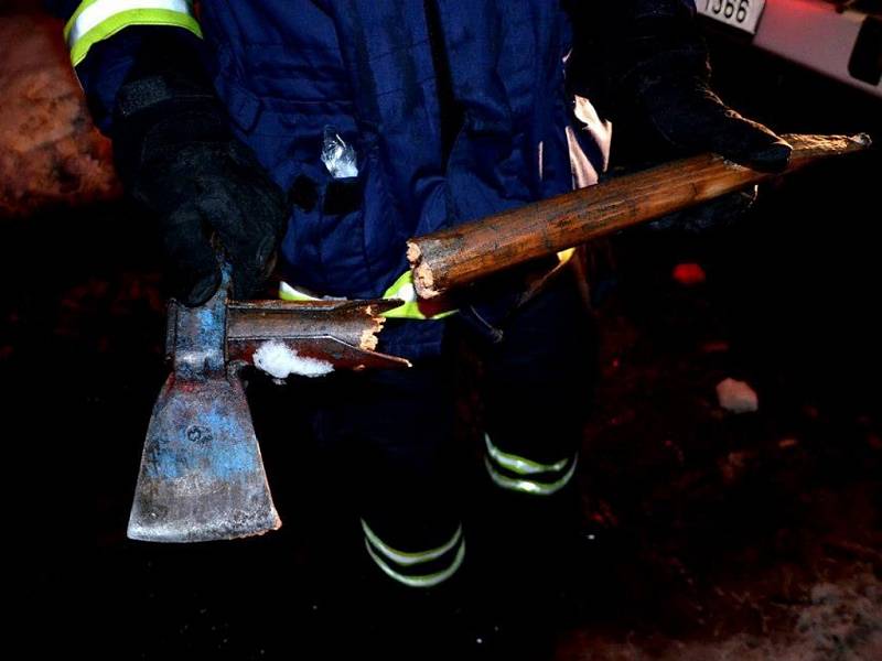 Jednotka byla 16. prosince před 16. hodinou povolána na požár nízké budovy v Lučanech nad Nisou, na místě již zasahovalo HZS Jablonec n/N a místní jednotka. Naše jednotka na místě prováděla zásah v dýchací technice, rozebírání střešní konstrukce, hašení.