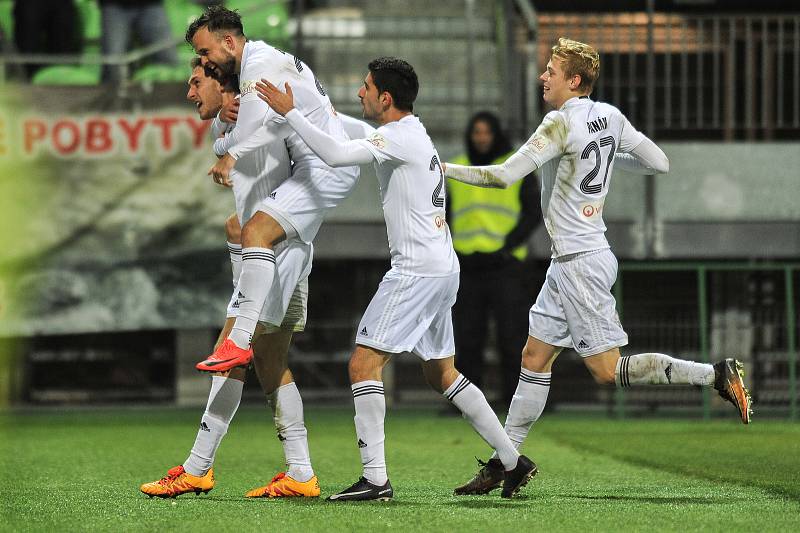 Utkání 14. kola HET ligy mezi MFK Karviná vs. FK Jablonec hrané 19. listopadu 2017 v Karviné. Radost (vlevo) Jan Kalabiška.