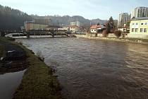 Řeka Jizera klesá, pod 1. povodňový stupeň se má dostat ještě v noci na čtvrtek 28. prosince.