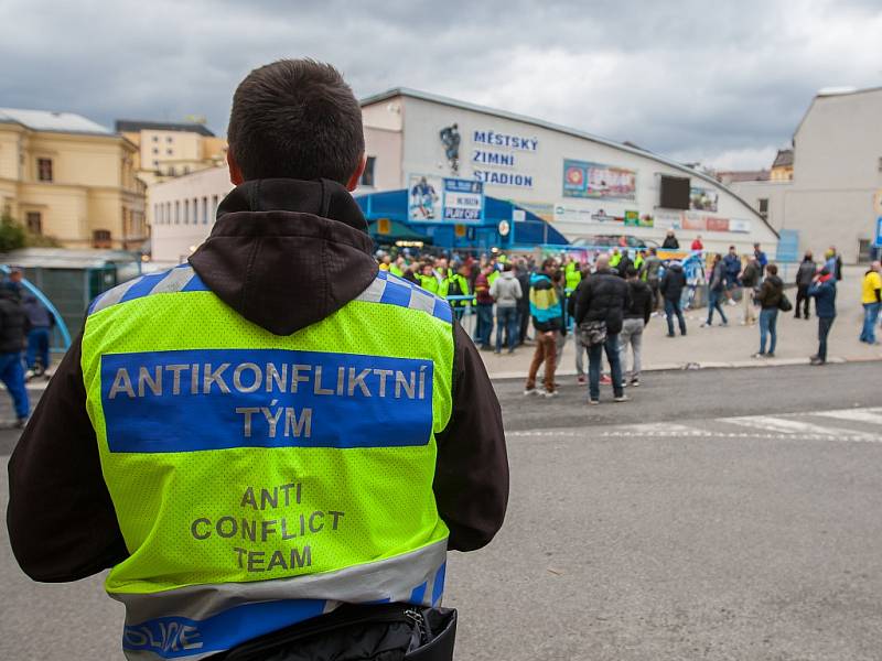 Fanoušci před zahájením zápasu