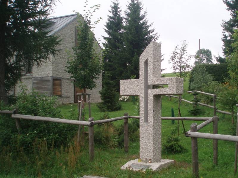 Pochod seniorů s Jabloneckým škrpálem na Prezidentskou chatu.