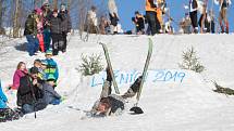 Recesisté na lyžích závodili ve Smržovce v dobových kostýmech. Závodilo se ve třech disciplínách. Slalom, sjezd s nejdelším dojezdem do protisvahu, a ve skoku, který byl většinou spojený s krkolomným pádem.