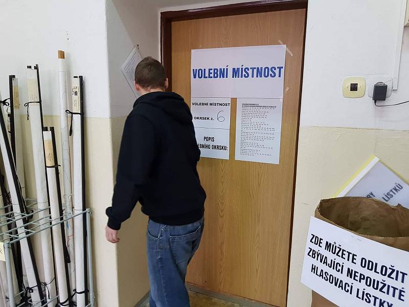Prezidentské volby v okrsku č. 6, v budově Základní školy 5. května v Jablonci nad Nisou.