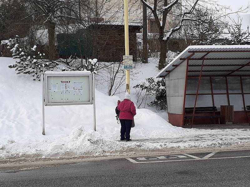 Horní Branná, obec, za jejímiž posledními domy leží okres Trutnov. Ten o půlnoci ze čtvrtka 11. února na pátek 12. února rozhodnutím vlády vstoupí do izolace.