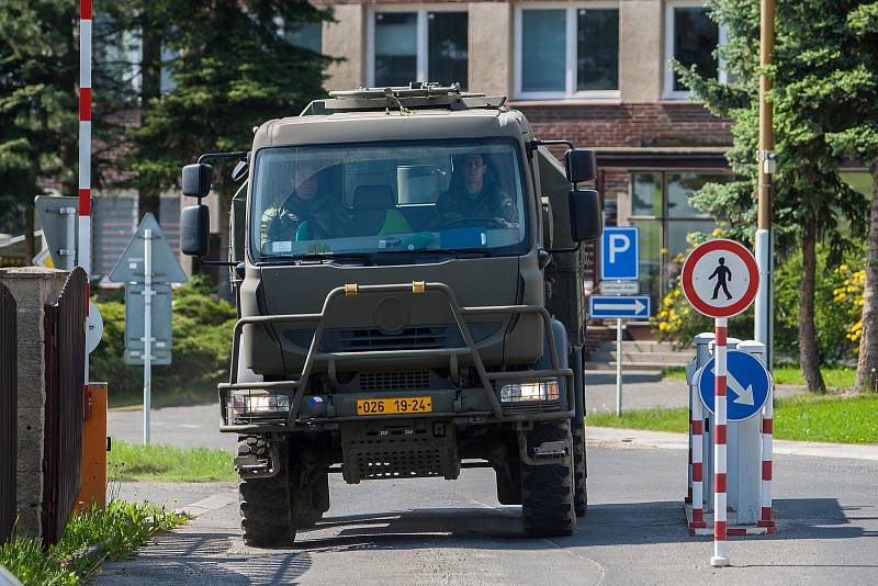 Prezidentská milost byla odeslána na ministerstvo a novináři se připravují na propuštění Kajínka z Věznice Rýnovice.Novináři stále čekají 23. května před věznicí Rýnovice v Jablonci nad Nisou, v níž si odpykává trest vrah Jiří Kajínek.