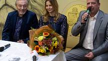 Naposledy navštívil Karel Gott Jablonec v prosinci 2018. Tehdy se uskutečnila slavnostní ražba první ze série tří pamětních medailí s tváří Karla Gotta.