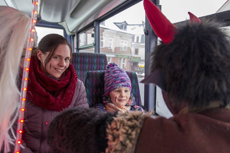 Čertovský autobus v Jablonci 