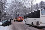 V pondělí 9. ledna v 5:41 hodin byla hasičům ohlášená dopravní nehoda v části obce Bořkov na Semilsku, kde se střetl autobus s osobním automobilem. V osobním automobilu byla zaklíněná vážně zraněná řidička, hasiči použili hydraulické nástroje.