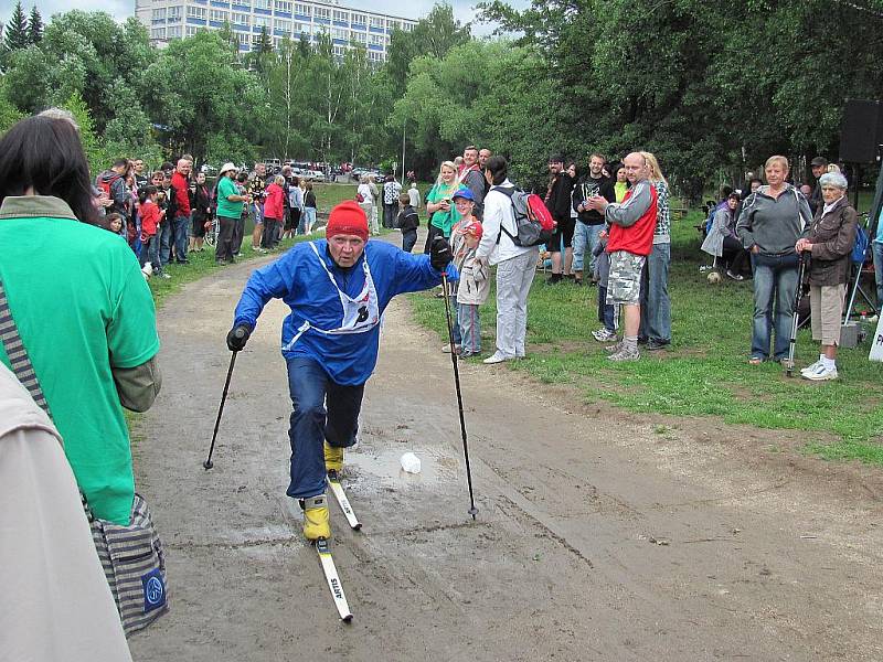 11. ročník závodu Prasoloppet se konal u jablonecké přehrady v sobotu odpoledne. Na tří kilometrovou trať okolo první přehrady vyrazil rekordní počet 61 borců. Nejrychleji si počínal obhájce loňského titulu Honza Hásek s časem 17 minut.