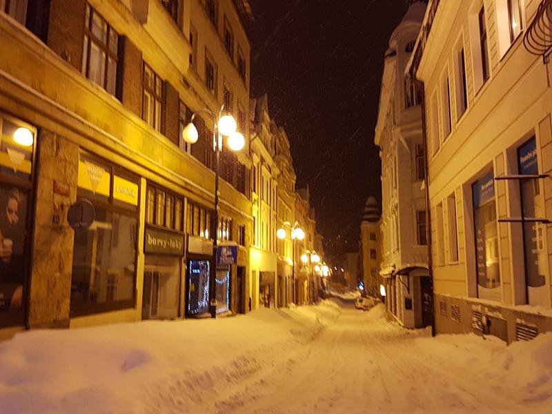 Aktuální situace s úklidem sněhu a sjízdností v Jablonci nad Nisou o půlnoci z 15. na 16. ledna.