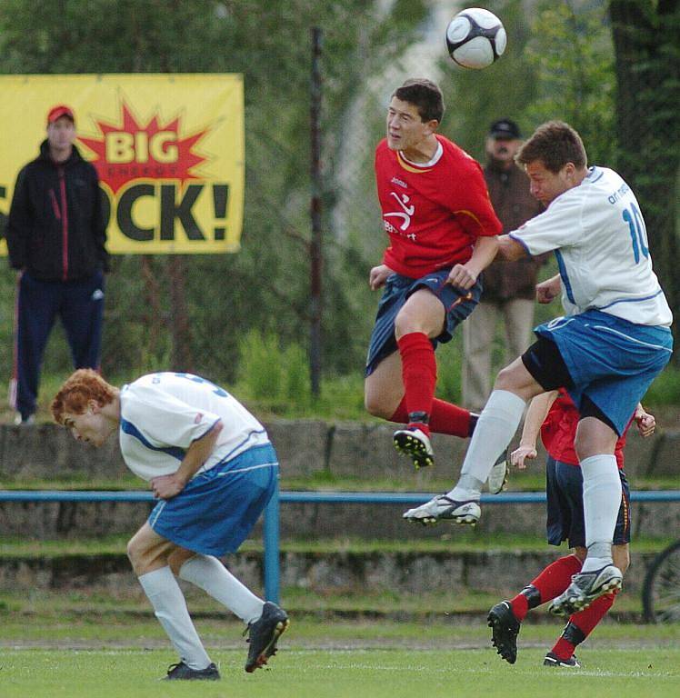 Mšeno (v bílém) doma prohrálo s nováčkem přeboru z Hejnic 0:1.