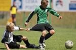 Předposlední zápas turnaje. Mladší skupina – (bílý) Hradec Králové vs (zelená) Příbram.  