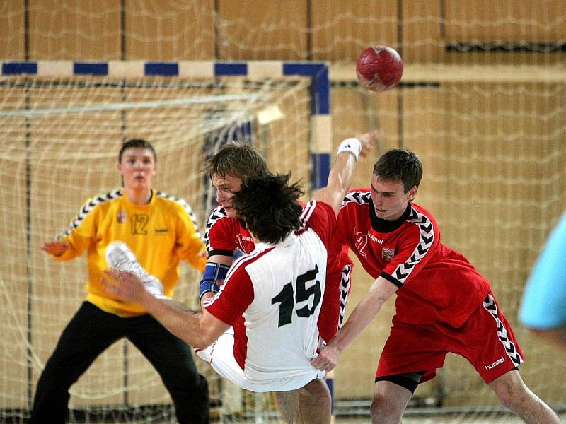 O pořadí Česka a Švýcarska rozhodl až vzájemný zápas, který skončil lépe pro Švýcarsko. Porazili nás totiž 28:25.