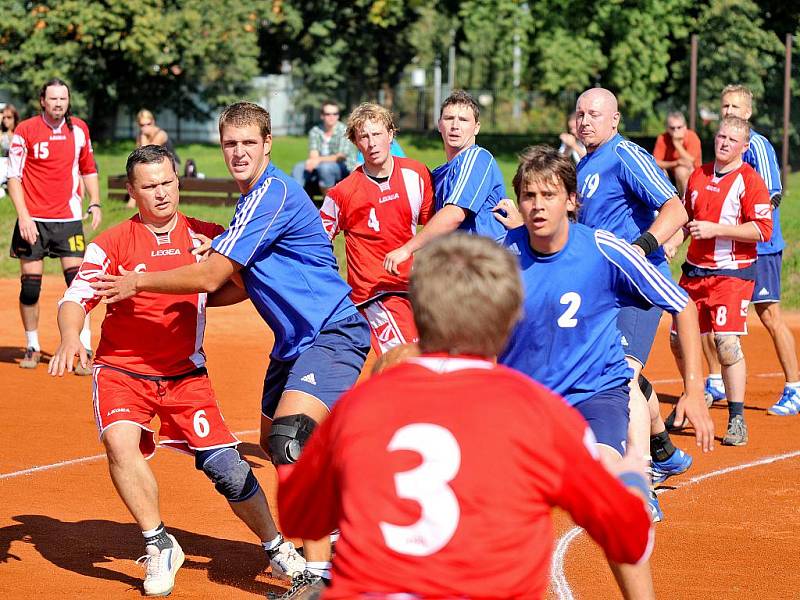 Házenkáři Jablonce (v modrém) porazili v prvním kole poháru Českou Lípu rozdílem deseti bodů.