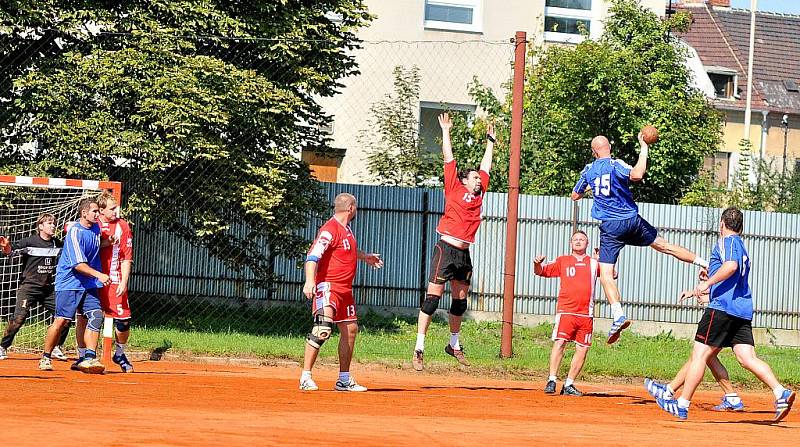 Házenkáři Jablonce (v modrém) porazili v prvním kole poháru Českou Lípu rozdílem deseti bodů.