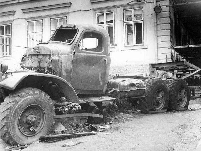 Srpen 1968 na Jablonecku. Tragédie v Desné. Při požáru cisterny zemřela babička s vnučkou.