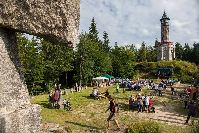 Štěpánův jarmark proběhl 19. srpna v rámci tradičních oslav u rozhledny Štěpánka v Kořenově na Jablonecku.