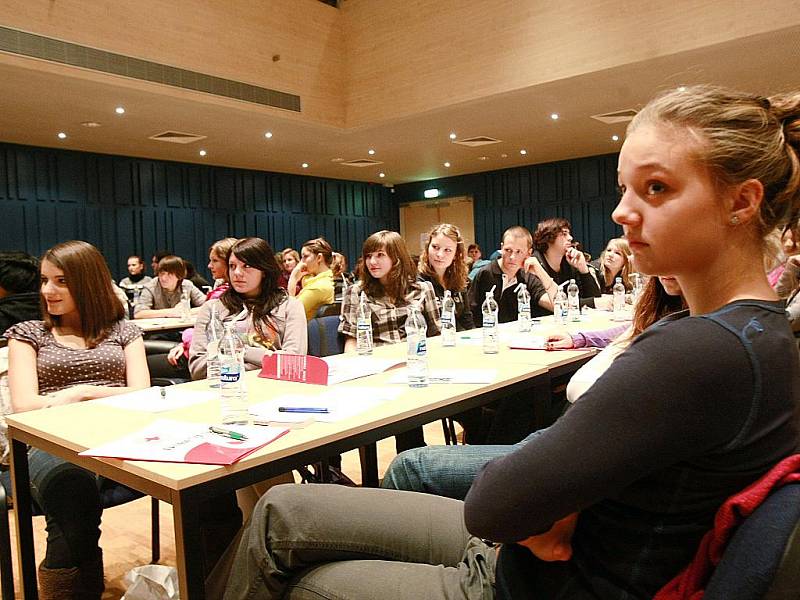 Konference Cesta krve pro dvě stě studentů středních škol z Jablonecka. 