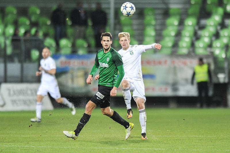 Utkání 14. kola HET ligy mezi MFK Karviná vs. FK Jablonec hrané 19. listopadu 2017 v Karviné. (vlevo) Kubista Vojtěch , Filip Panák.