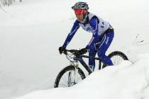 Zimní triatlon v Jablonci prověřil odolnost všech závodníků. Podmínky byly extrémní.