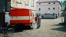 Členové SDH Proseč nad Nisou vyjeli s polní kuchyní po povodních v roce 2002 do zasažených oblastí na Mělnicku.