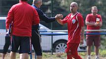 Fotbalisté Železného Brodu získali první divizní bod. Se Svitavy (v pruhovaném) hráli 1:1. 