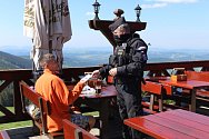 Policisté provádí kontroly chalup a chování návštěvníků v Krkonoších.