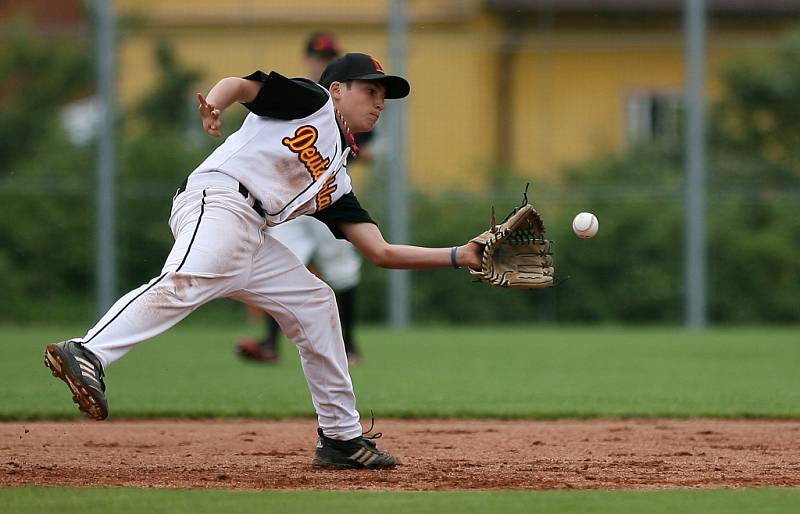 Kadetské mistrovství Evropy v baseballu pokračovalo třetím dnem. Na snímku utkání Holandska s Německem (v bílém).