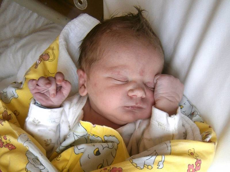 Chlapeček se narodil Martině a Martinovi Mitáčkovým z Jablonce nad Nisou 22.10.2015. Měřil 50 cm a vážil 3200 gramů.