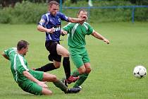 Derby I. B třídy mezi Držkovem (v zeleném) a Zásadou skončilo vítězstvím hostů 2:3.