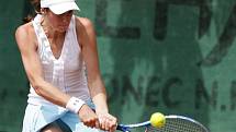 Mezinárodní tenisový turnaj žen Jablonec Open 2012 pokračoval v pátek čtvrtfinálovými zápasy dvouhry a semifinále čtyřhry. Na snímku Vivienne Vierinová z Itálie.