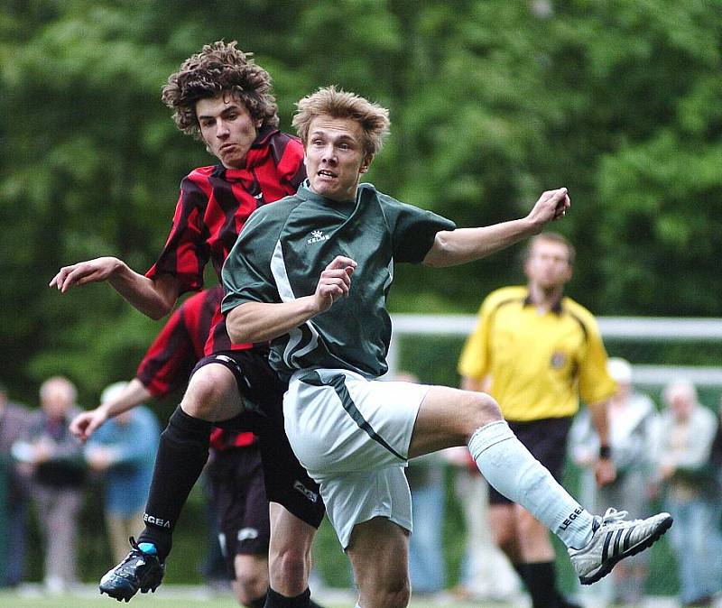 Derby krajského přeboru mezi Desnou a Železným Brodem (v zeleném) skončilo remízou 4:4.