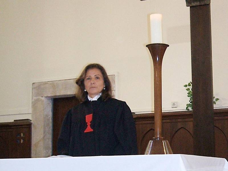 Působivou vernisáží začala 1. září výstava Horské lesy v kostele Dr. Farského v Jablonci. Slavnostní řeč pronesla také farářka Miroslava Mlýnková.