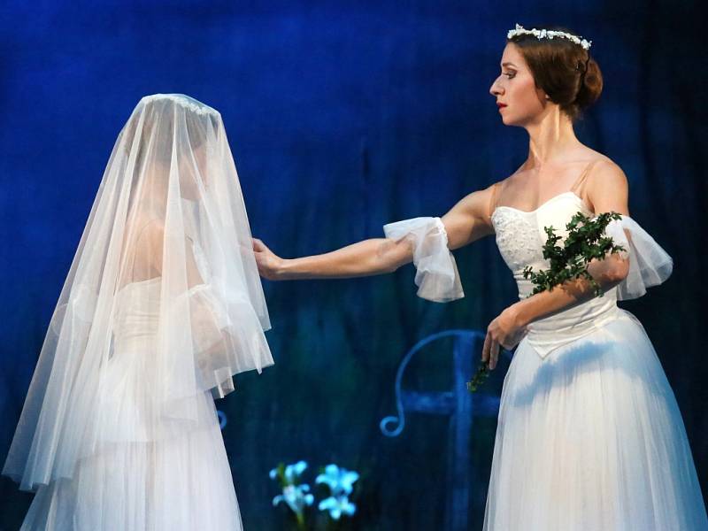 Giselle? Dobrodružství hudby i romantická dřina pro balet. Nastudování Severočeského divadla se zahraničními sólisty.