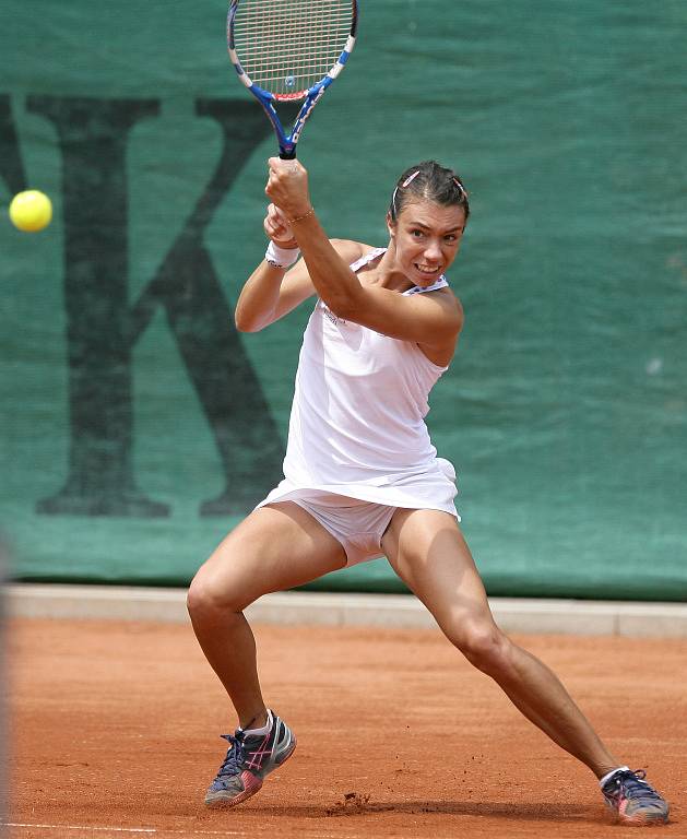 Mezinárodní tenisový turnaj žen Jablonec Open 2012 pokračoval v pátek čtvrtfinálovými zápasy dvouhry a semifinále čtyřhry. Na snímku Alice Balducciová z Itálie.