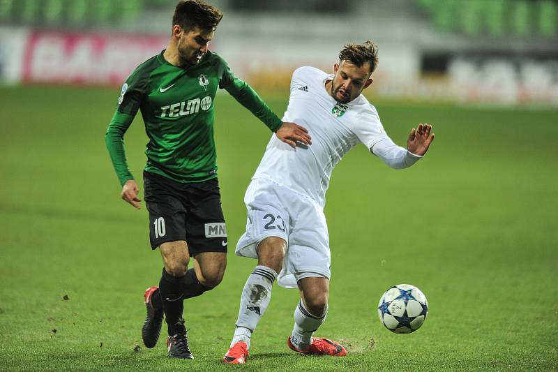 Utkání 14. kola HET ligy mezi MFK Karviná vs. FK Jablonec hrané 19. listopadu 2017 v Karviné. (vlevo) Trávník Michal a Budinský Lukáš.