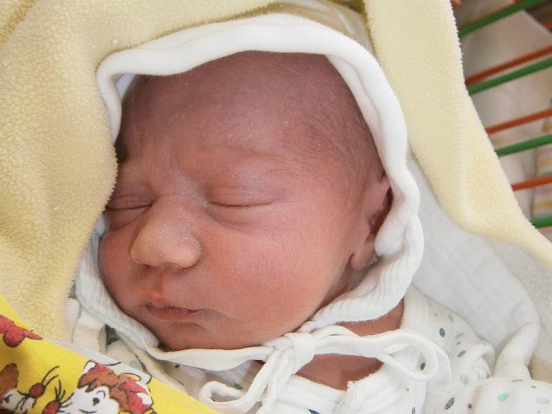 Ondřej Petrásek se narodil Evě a Lukášovi Petráskovým ze Semil 5.5.2015. Měřil 41 cm a vážil 2760 g.