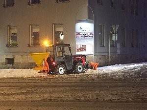 Technické služby odklízí sníh v ulicích Jablonce