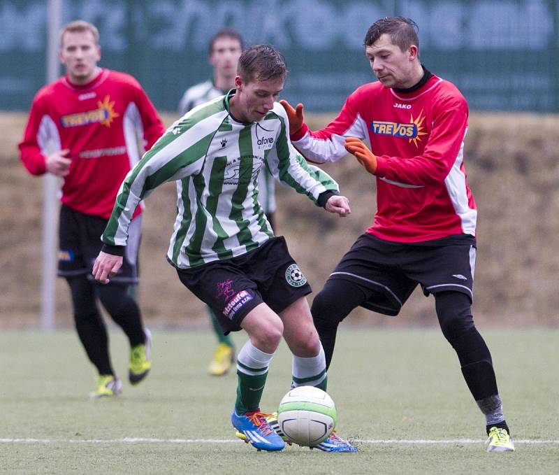 Fotbalisté Velkých Hamrů (v pruhovaném) v prvním kole krajského poháru porazili Semily 2:1 a slaví postup.