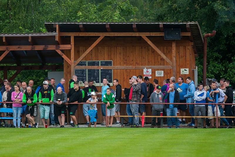 Přátelské fotbalové utkání mezi týmy FK Jablonec a FK Jiskra Mšeno se odehrálo 12. července v Rychnově u Jablonce nad Nisou. Na snímku fotbaloví diváci.