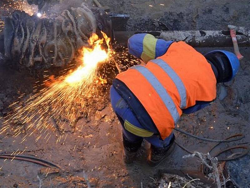 Práce společnosti Severočeské vodovody a kanalizace v terénu. 