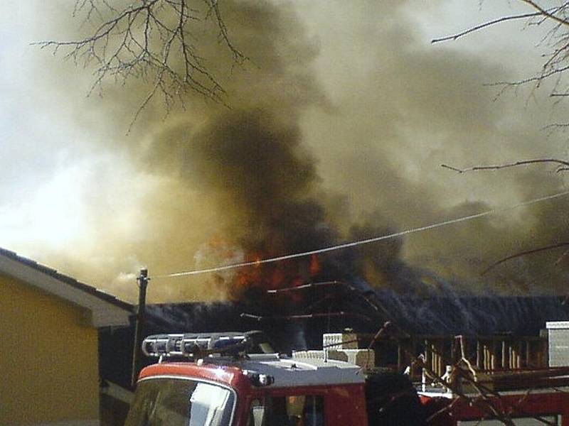 Sbor dobrovolných hasičů Huť. Zásah v únoru 2008 u požáru rodinného domu v Maršovicích.