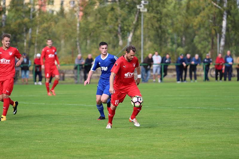 Divize: Mšeno A - Dvůr Králové  2:0 (1:0) Mšeno - červené dresy.